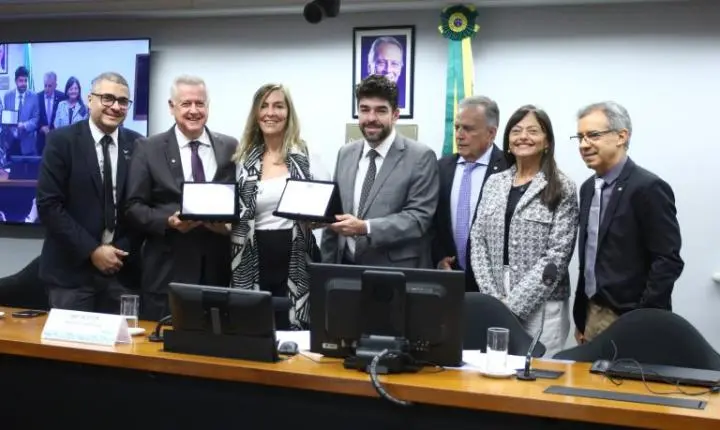 Prioridade para testes clínicos com polilaminina no tratamento de lesão medular é debatida na Câmara
