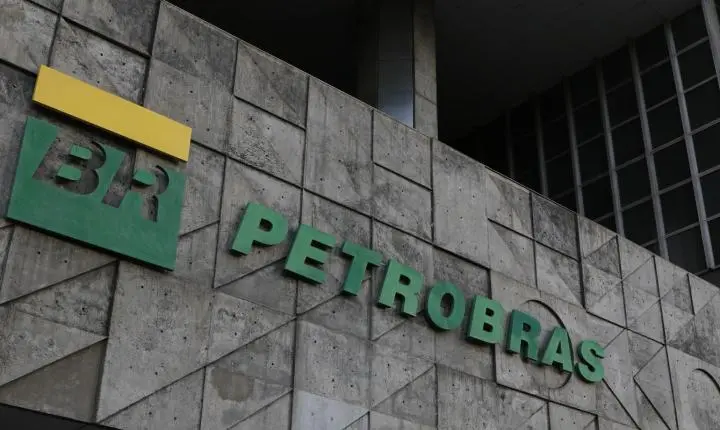Petrobras batiza o navio Starnav Elektra com tripulação 100% feminina