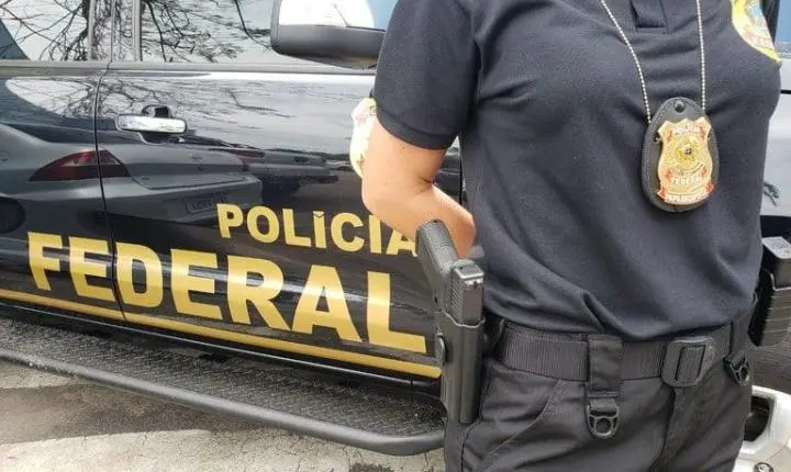 Polícia Federal realiza busca por armas na residência de Bolsonaro