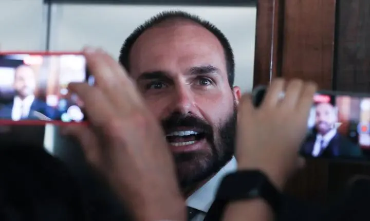 PGR solicita ao STF a condenação de Eduardo Bolsonaro por crime de coação