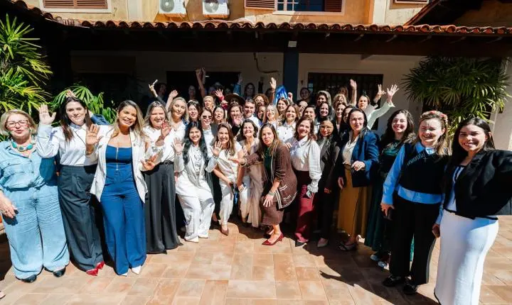 Vereadora Priscila Costa participa de evento de Flávio Bolsonaro após polêmica com Michelle
