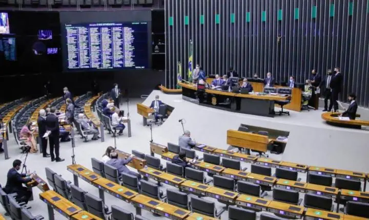 Bancada do PL se consolida na Câmara dos Deputados após eleger 121 parlamentares