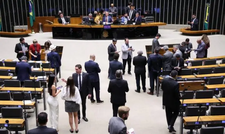 Plenário da Câmara dos Deputados avalia acordo de cooperação espacial entre Brasil e Venezuela