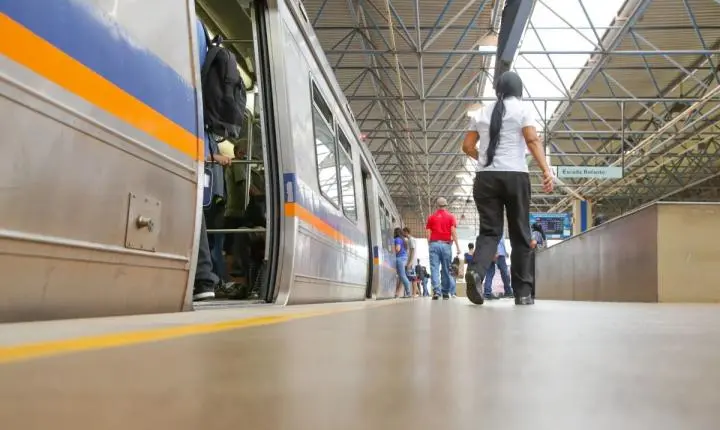 Homem é preso após importunação sexual contra jovem na saída do metrô
