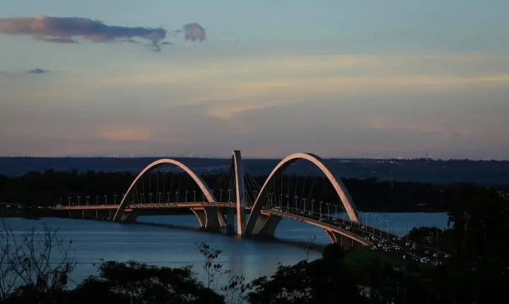 Ponte JK adota faixas reversas a partir desta quarta-feira (21/10)