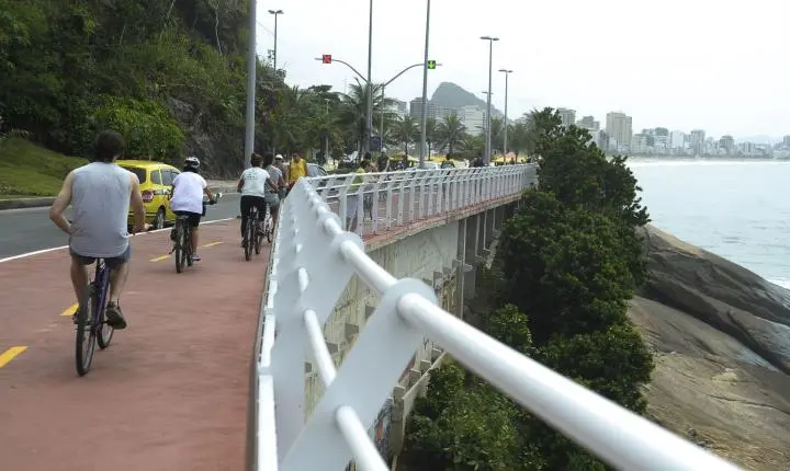 Ciclovia Tim Maia é interditada no Rio devido a ondas de dois metros