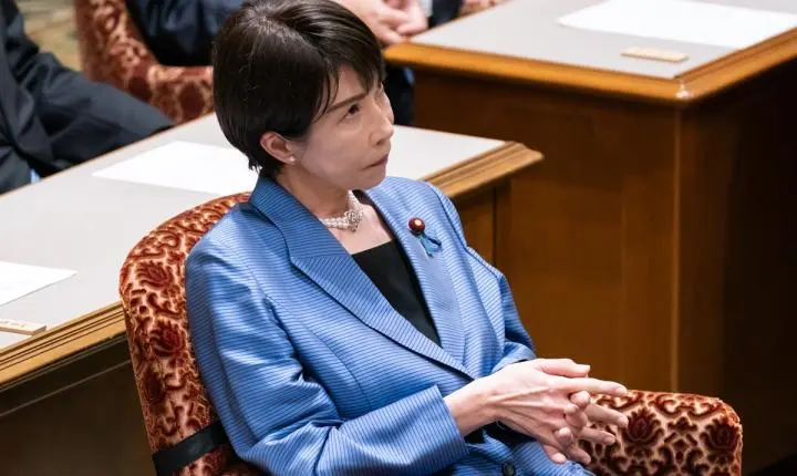 Sanae Takaichi relata jornada maior no Japão por tarefas domésticas e maquiagem