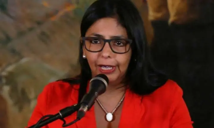 Presidente da Venezuela garante que controle do petróleo seguirá no país