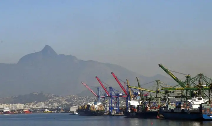 Governo reduz projeção de superávit comercial para 2026