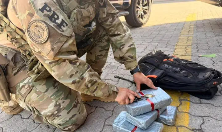 PRF apreende pasta base de cocaína em ônibus na BR-040 em Goiás