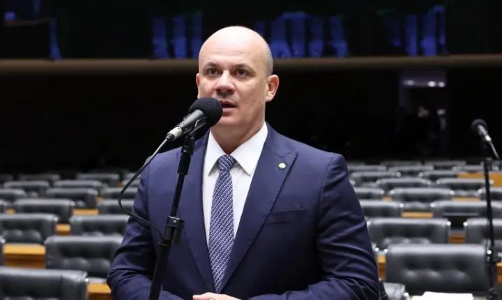Projeto atualiza o crime de perseguição e detalha condutas digitais