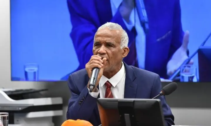 Câmara avalia projeto que impede porte de arma e acesso a clubes de tiro para agressores de mulheres e menores