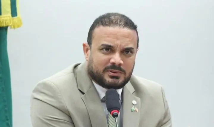 Câmara analisa projeto que reconhece atividade de risco e autoriza porte de arma a auditores fiscais agropecuários