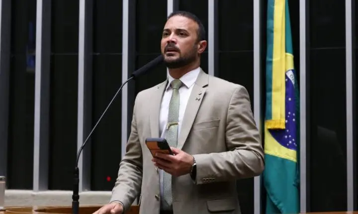 Projeto de lei propõe crime específico para uso de animais no tráfico de drogas