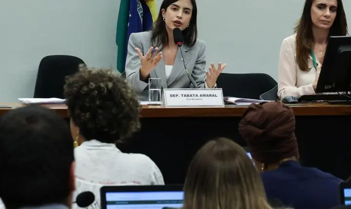 Projeto de lei que criminaliza a misoginia avança na Câmara dos Deputados