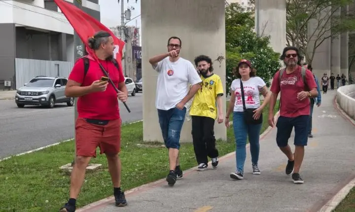 Queda de guindaste no monotrilho afeta apoiadores em ato pró-Lula