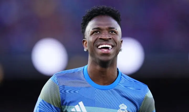 Vinícius Júnior assina extensão com o Real Madrid e garante novo salário milionário