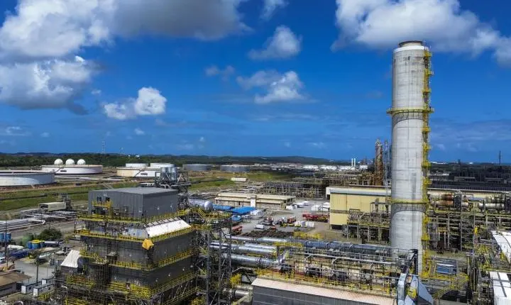 Refinarias da Petrobras operam acima da capacidade máxima; entenda