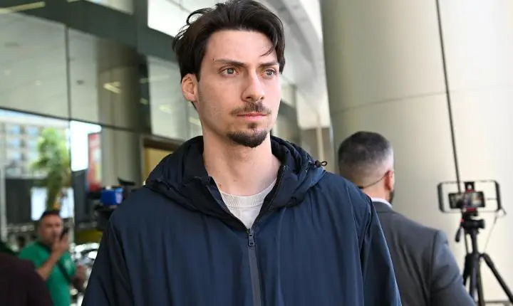 Registro de Jair Renan Bolsonaro no TSE omite dado sobre orientação sexual