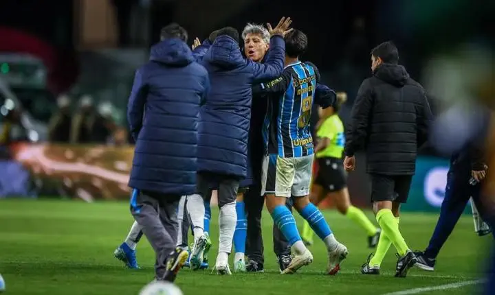 Renato Gaúcho celebra primeira vitória do Grêmio no Brasileirão com alívio