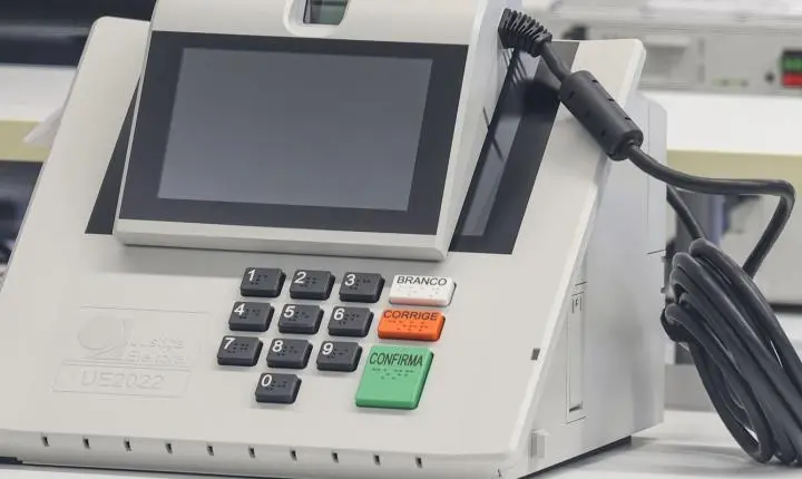 Entenda como as urnas eletrônicas garantem a transparência do processo eleitoral no Brasil