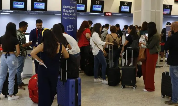 Aeroporto Santos Dumont retoma operações após cancelamentos provocados por incidente com avião