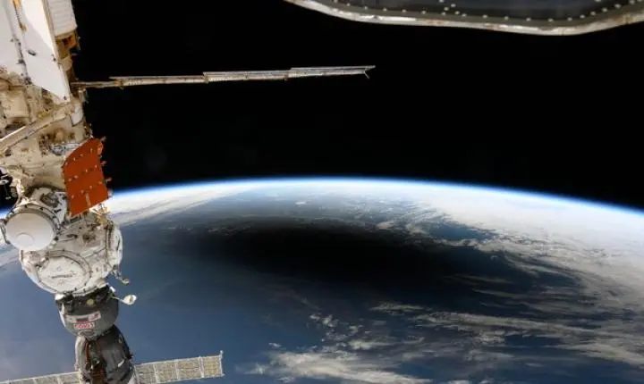 Satélite espião dos EUA se rompe em órbita após quase quatro décadas