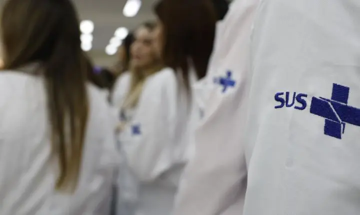 Governo prorroga a permanência do Mais Médicos Especialistas até 2027