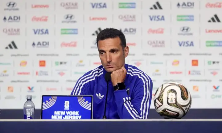 Scaloni se emociona e encerra coletiva após vice da Argentina na Copa do Mundo