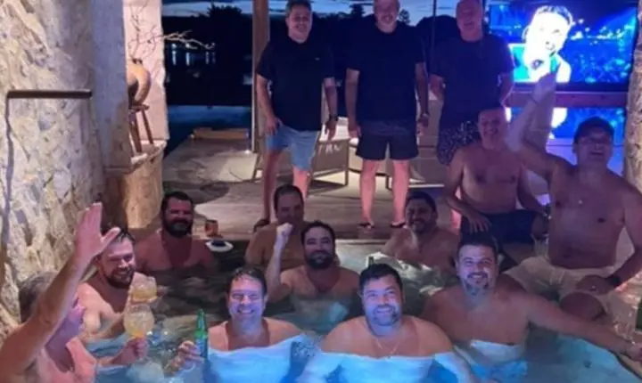 Angelo Coronel minimiza foto em piscina ao lado de investigado pela PF