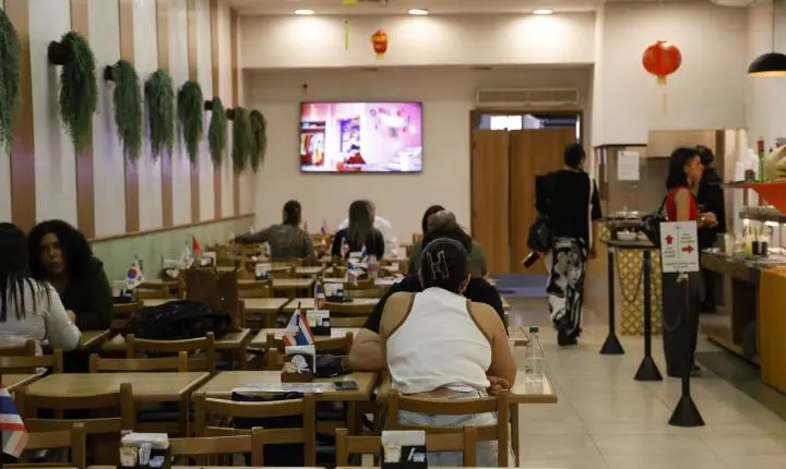 Pesquisa anual de serviços do IBGE revela impacto no emprego em 2024