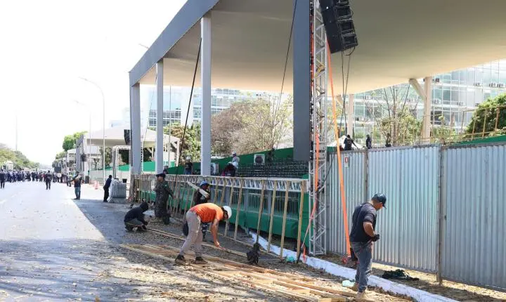 Desfile de sete de setembro em brasilia destaca soberania e feminicidio