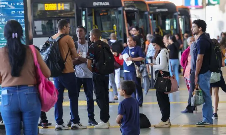 Setor de serviços tem estabilidade em julho, mas acumula alta de 2,4%