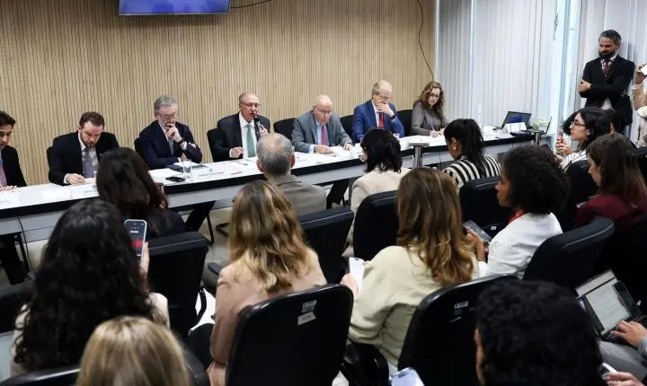 Governo brasileiro anuncia plano de auxílio para setores atingidos por novo tarifaço dos EUA