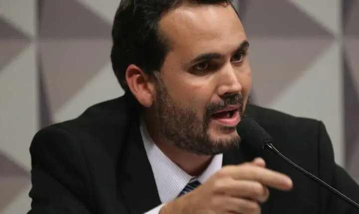 Governo descarta retomar subsídio ao diesel mesmo com alta do petróleo, diz ministro