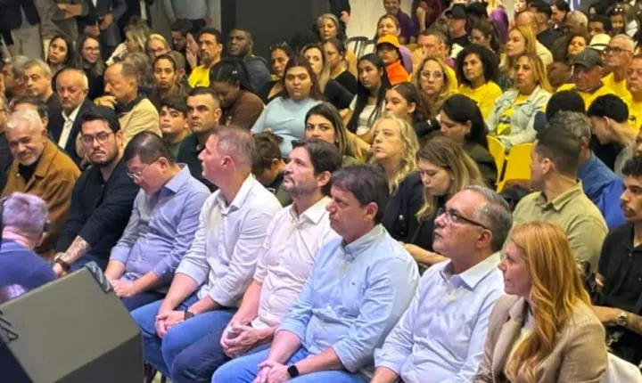 Tarcísio de Freitas rejeita senadores de esquerda durante agenda no ABC