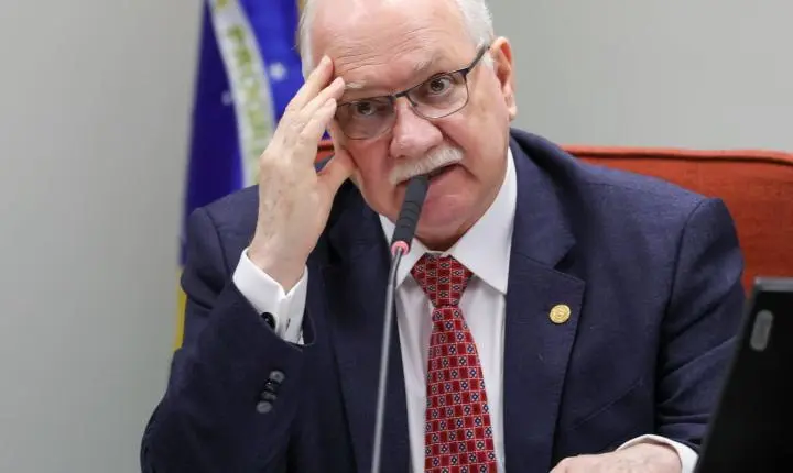 Fachin afirma que STF atuará sem pressões externas após tarifas dos EUA
