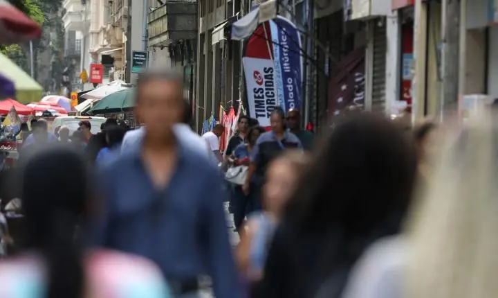 Desemprego de pessoas pretas é 55% maior que o de brancos, aponta IBGE