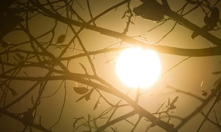 Massa de ar seco avança e intensifica o tempo seco em MG com calor de até 36°C
