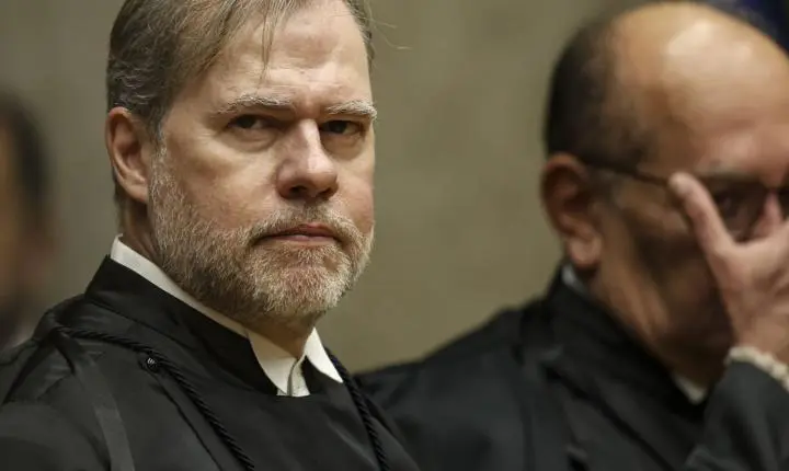 Dias Toffoli assume a presidência do TSE e ressalta papel do eleitor