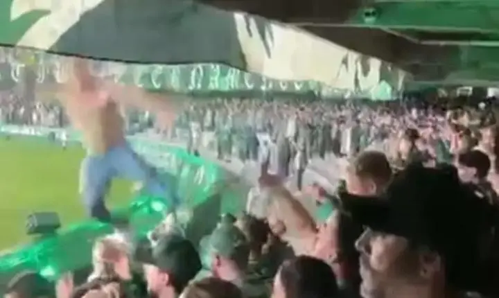 Torcedor cai de estrutura durante o clássico paranaense no Couto Pereira