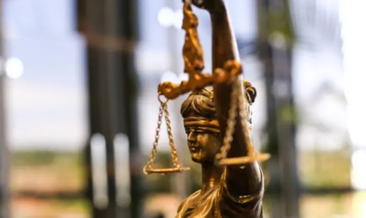 Trabalhador obtém indenização por desvio de função após chefiar equipe em MG