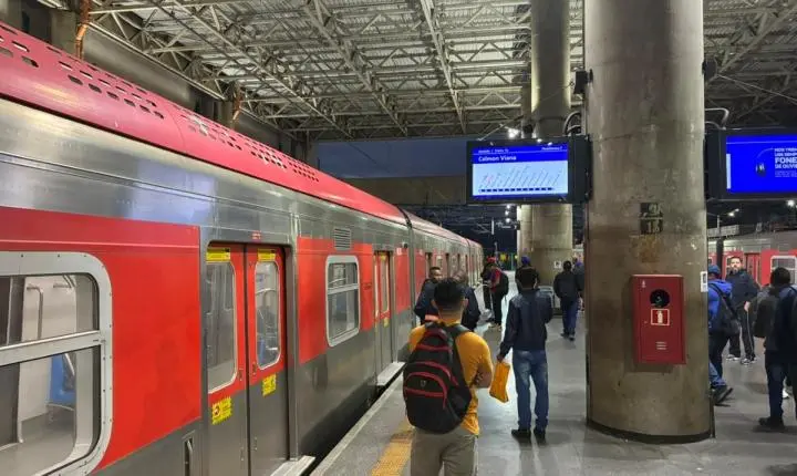 Falha na Linha 12-Safira da CPTM provoca evacuação de trem em estação