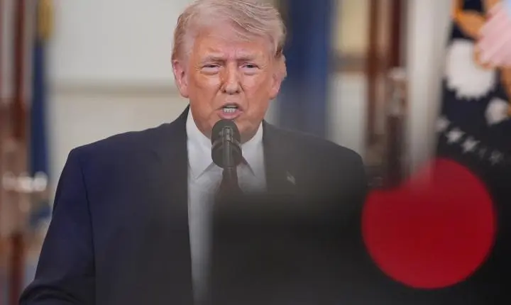 Donald Trump anuncia taxa de 20% para navegação no Estreito de Ormuz