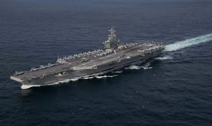 Crise no USS Lincoln: porta-aviões dos EUA acumula 250 dias no mar