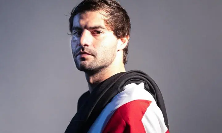 Vasco anuncia a contratação do volante Santiago Sosa para fortalecer o elenco