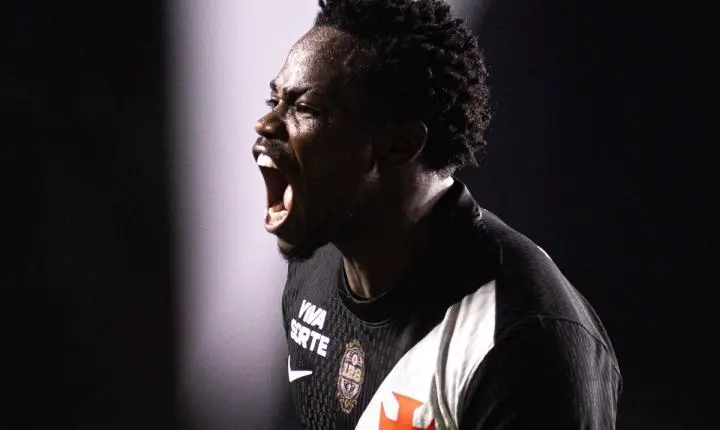 Vasco na Copa do Brasil supera expulsão e vence o Vitória por 1 a 0