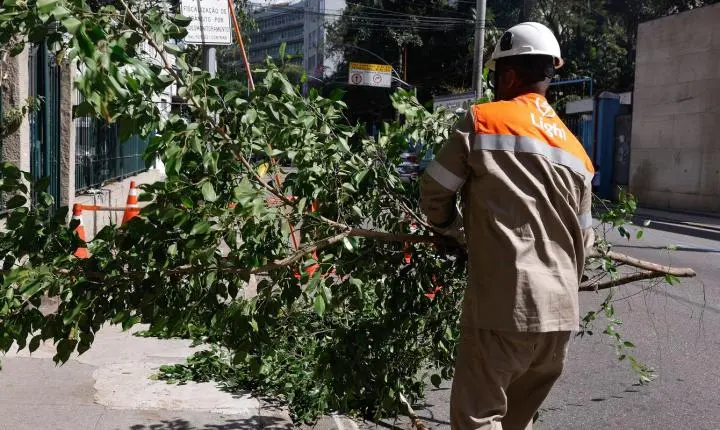 Com a perda de força dos ventos, capital volta ao estágio 1 no Rio