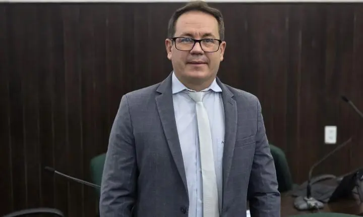 Everaldo Meireles solicita reforma da Escola Municipal Hortência Maria Felácio em Luziânia