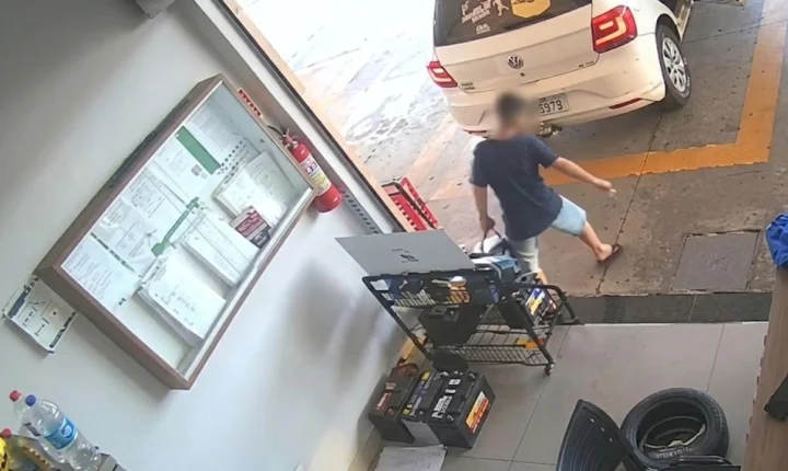 Pai é detido em Goiânia por ordenar que filho de oito anos cometa furto de bateria